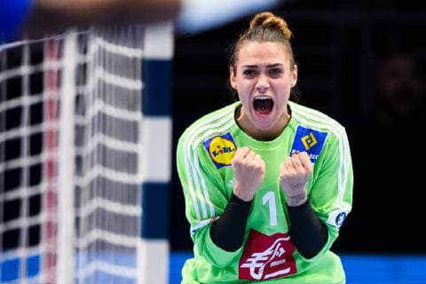 181209 Goalkeeper Laura Glauser of France celebrates during the EHF European WomenÕs Handball Championship match between Sweden and France on Dec 9, 2018 in Nantes. Photo: Ludvig Thunman BILDBYRN kod LT 35567 Copyright: LUDVIGxTHUNMAN BB181209LT042
