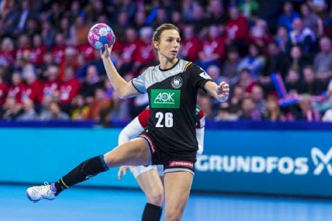 Handball, Frauen: EM, Ungarn - Deutschland Hauptrunde, Gruppe 2, 2. Spieltag im Palais des Sports Angie Geschke (Deutschland Oldenburg) Nancy Palais des Sports Jean Weille Frankreich