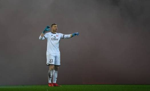 Sport Themen der Woche KW49 Sport Bilder des Tages 09.12.2018, xjhx, Fussball 1.Bundesliga, FSV Mainz 05 - Hannover 96 emspor, v.l. Robin Zentner (FSV Mainz 05) im rauch (DFL DFB REGULATIONS PROHIBIT ANY USE OF PHOTOGRAPHS as IMAGE SEQUENCES and or QUASI-VIDEO) Mainz *** 09 12 2018 xjhx Football 1 Bundesliga FSV Mainz 05 Hannover 96 emspor v l Robin Zentner FSV Mainz 05 in smoke DFL DFB REGULATIONS PROHIBIT ANY USE OF PHOTOGRAPHS as IMAGE SEQUENCES and or QUASI VIDEO Mainz