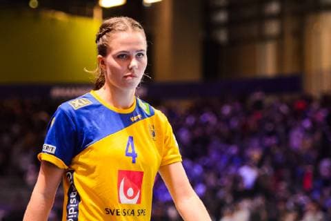 181209 Olivia Mellegard of Sweden looks dejected after the EHF European WomenÕs Handball Championship match between Sweden and France on Dec 9, 2018 in Nantes. Photo: Ludvig Thunman BILDBYRN kod LT 35567 Copyright: LUDVIGxTHUNMAN BB181209LT062