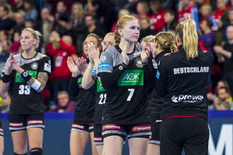 Handball, Frauen: EM, Ungarn - Deutschland Hauptrunde, Gruppe 2, 2. Spieltag im Palais des Sports Meike Schmelzer (Deutschland Thueringer HC) unzufrieden enttäuscht enttaeuscht niedergeschlagen frustriert, Nancy Palais des Sports Jean Weille Frankreich