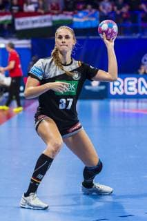 Handball, Frauen: EM, Ungarn - Deutschland Hauptrunde, Gruppe 2, 2. Spieltag im Palais des Sports Alicia Stolle (Deutschland Thueringer HC) Nancy Palais des Sports Jean Weille Frankreich