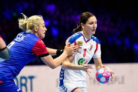 181209 Jelena Zivkovic of Serbia during the EHF European WomenÕs Handball Championship match between Serbia and Russia on December 9, 2018 in Nantes. Photo: Ludvig Thunman BILDBYRN kod LT 35568 Copyright: LUDVIGxTHUNMAN BB181209LT077