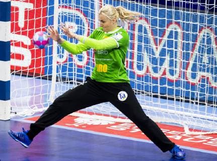 181209 Goalkeeper Iulia Dumanska of Romania during the EHF European Women?s Handball Championship match between Netherlands and Romania on December 9, 2018 in Nancy. Photo: Fredrik Varfjell BILDBYRAN kod FV 150181 Copyright: FREDRIKxVARFJELL BB181209FV044