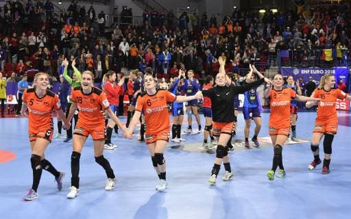 09-12-2018 HANDBAL: 13TH WOMENS EUROPEAN HANDBALL CHAMPIONSHIP: NEDERLAND-ROEMENIE: NETHERLANDS-ROMANIA: NANCY Nederland wint royaal van Roemenie, vlnr. Jessy Kramer (NED), Kelly Dulfer (NED) , Laura van der Heijden (NED) , Debbie Bont, Lois Abbingh (NED) , Maura Visser (NED) Foto: SCS Soenar Chamid xVIxVIxImagesx xSoenarxChamidxsportfotografiexIVx 13029812