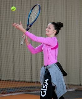 Promi-Tennisturnier für einen guten Zweck im Tennispark First Service Landsberg OT Queis Der Trainer des HFC, Spieler der Saale Bulls, Spielerinnen der Lions und der Wildcats sowie Prominente und Geschäftsleute wie Fussball Altstarl Bernd Schneider spielen in der 21. Auflage zugunsten der Elternhilfe krebskranker Kinder Leipzig e.V.. Veranstaltet wird das Turnier von Ulrich und Frank Mappes von der Top Werbeagentur Dimitra Kambouraki (06, GISA Lions SV Halle) Halle Saale Sachsen-Anhalt Deutschland