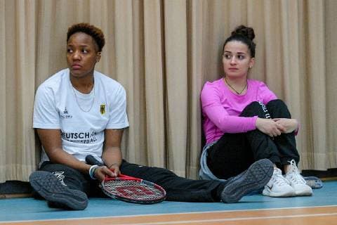 Promi-Tennisturnier für einen guten Zweck im Tennispark First Service Landsberg OT Queis Der Trainer des HFC, Spieler der Saale Bulls, Spielerinnen der Lions und der Wildcats sowie Prominente und Geschäftsleute wie Fussball Altstarl Bernd Schneider spielen in der 21. Auflage zugunsten der Elternhilfe krebskranker Kinder Leipzig e.V.. Veranstaltet wird das Turnier von Ulrich und Frank Mappes von der Top Werbeagentur Christin Yuri Mercer (25, GISA Lions SV Halle) und Dimitra Kambouraki (06, GISA Lions SV Halle) Halle Saale Sachsen-Anhalt Deutschland