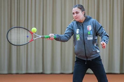 Promi-Tennisturnier für einen guten Zweck im Tennispark First Service Landsberg OT Queis Der Trainer des HFC, Spieler der Saale Bulls, Spielerinnen der Lions und der Wildcats sowie Prominente und Geschäftsleute wie Fussball Altstarl Bernd Schneider spielen in der 21. Auflage zugunsten der Elternhilfe krebskranker Kinder Leipzig e.V.. Veranstaltet wird das Turnier von Ulrich und Frank Mappes von der Top Werbeagentur Emilia Galinska (SV Union Halle) Halle Saale Sachsen-Anhalt Deutschland