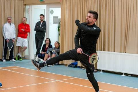 Promi-Tennisturnier für einen guten Zweck im Tennispark First Service Landsberg OT Queis Der Trainer des HFC, Spieler der Saale Bulls, Spielerinnen der Lions und der Wildcats sowie Prominente und Geschäftsleute wie Fussball Altstarl Bernd Schneider spielen in der 21. Auflage zugunsten der Elternhilfe krebskranker Kinder Leipzig e.V.. Veranstaltet wird das Turnier von Ulrich und Frank Mappes von der Top Werbeagentur Bernd Schneider und Torsten Ziegner (Chef-Trainer, HFC) beim Badminton Halle Saale Sachsen-Anhalt Deutschland
