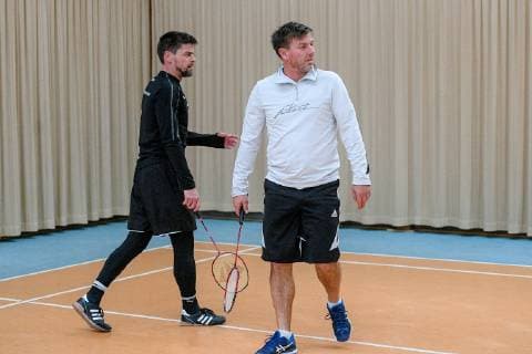 Promi-Tennisturnier für einen guten Zweck im Tennispark First Service Landsberg OT Queis Der Trainer des HFC, Spieler der Saale Bulls, Spielerinnen der Lions und der Wildcats sowie Prominente und Geschäftsleute wie Fussball Altstarl Bernd Schneider spielen in der 21. Auflage zugunsten der Elternhilfe krebskranker Kinder Leipzig e.V.. Veranstaltet wird das Turnier von Ulrich und Frank Mappes von der Top Werbeagentur Bernd Schneider und Torsten Ziegner (Chef-Trainer, HFC) beim Badminton Halle Saale Sachsen-Anhalt Deutschland