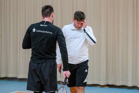 Promi-Tennisturnier für einen guten Zweck im Tennispark First Service Landsberg OT Queis Der Trainer des HFC, Spieler der Saale Bulls, Spielerinnen der Lions und der Wildcats sowie Prominente und Geschäftsleute wie Fussball Altstarl Bernd Schneider spielen in der 21. Auflage zugunsten der Elternhilfe krebskranker Kinder Leipzig e.V.. Veranstaltet wird das Turnier von Ulrich und Frank Mappes von der Top Werbeagentur Bernd Schneider und Torsten Ziegner (Chef-Trainer, HFC) beim Badminton Halle Saale Sachsen-Anhalt Deutschland