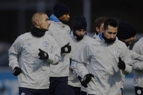 10.12.2018, Fussball, Saison 2018 2019, Champions League, 6. Spieltag - Pressekonferenz + Abschlusstraining FC Schalke 04 v. l. Ahmed Kutucu (FC Schalke 04) Gelsenkirchen Veltins Arena Deutschland