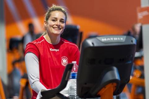 Nancy, Frankreich 10. Dezember 2018: EHF EM 2018 - Media Day - Training Torhueterin Dinah Eckerle (Deutschland SG BBM Bietigheim) auf dem Fahrrad Krafttraining Nancy Frankreich