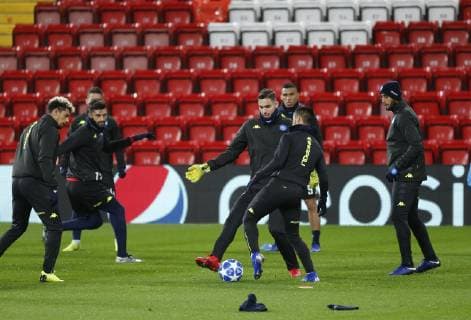 10th December 2018, Anfield, Liverpool, England, UEFA Champions League football, Liverpool versus Napoli press conference PK Pressekonferenz Napoli players train on the pitch at Anfield tonight ahead of tomorrow s Champions League match against Liverpool  ActionPlus12086765 AlanxMartin