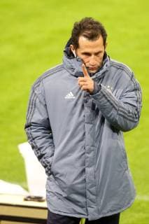 Sport Bilder des Tages Sportdirektor Hasan Salihamidzic ( FC Bayern Muenchen ) mit Headset im Ohr, Training, Ajax Amsterdam vs FC Bayern Muenchen, Fussball, Champions League Gruppenphase,11.12.2018 Training, Ajax Amsterdam vs FC Bayern Muenchen, Fussball, Champions League Gruppenphase,11.12.2018 Amsterdam Copyright: xEIBNER HarryxLangerx EP_HLR