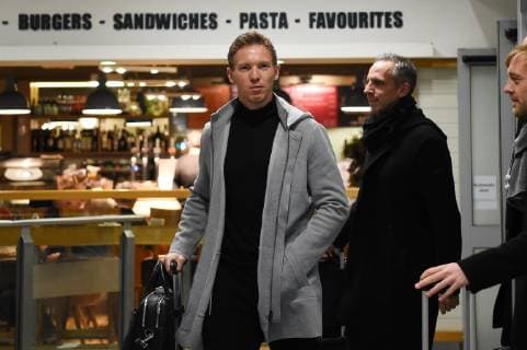 11.12.2018, xmeix, Fussball UEFA Champions League, TSG 1899 Hoffenheim, Ankunft der Spieler am Flughafen Manchester, emspor, v.l. Hoffenheims Trainer Julian Nagelsmann (TSG 1899 Hoffenheim) DFL DFB REGULATIONS PROHIBIT ANY USE OF PHOTOGRAPHS as IMAGE SEQUENCES and or QUASI-VIDEO Manchetser