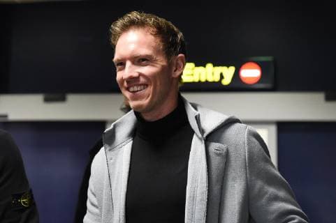 11.12.2018, xmeix, Fussball UEFA Champions League, TSG 1899 Hoffenheim, Ankunft der Spieler am Flughafen Manchester, emspor, v.l. Hoffenheims Trainer Julian Nagelsmann (TSG 1899 Hoffenheim) DFL DFB REGULATIONS PROHIBIT ANY USE OF PHOTOGRAPHS as IMAGE SEQUENCES and or QUASI-VIDEO Manchetser