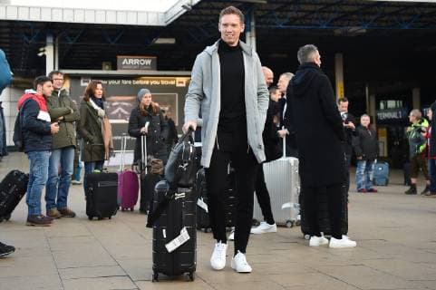 Sport Bilder des Tages 11.12.2018, xmeix, Fussball UEFA Champions League, TSG 1899 Hoffenheim, Ankunft der Spieler am Flughafen Manchester, emspor, v.l. Hoffenheims Trainer Julian Nagelsmann (TSG 1899 Hoffenheim) DFL DFB REGULATIONS PROHIBIT ANY USE OF PHOTOGRAPHS as IMAGE SEQUENCES and or QUASI-VIDEO Manchetser