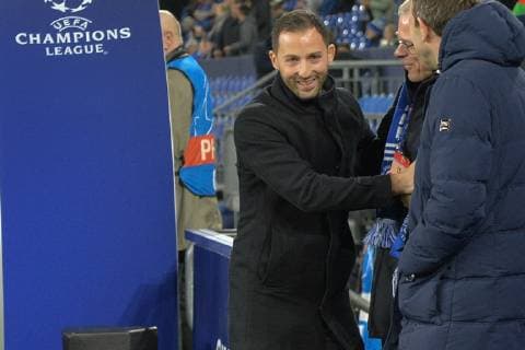 GER, CL, FC Schalke 04 vs Lokomotiv Moskva Lokomotive Moskau 11.12.2018, Veltins-Arena, Gelsenkirchen, GER, CL, FC Schalke 04 vs Lokomotiv Moskva Lokomotive Moskau, DFL regulations prohibit any use of photographs as image sequences and or quasi-video im Bild Domenico Tedesco (FC Schalke 04) vor dem Spiel