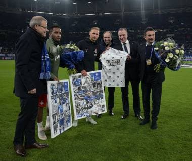 Fußball Champions League Gruppenphase 6. Spieltag FC Schalke 04 - Lokomotive Moskau am 11.12.2018 in der Veltins Arena in Gelsenkirchen Verabschiedung von Benedikt Höwedes ( Moskau ) und Jefferson Farfan ( Moskau ) DFL Regulations prohibit any use of photographs as image sequences and or quasi video.