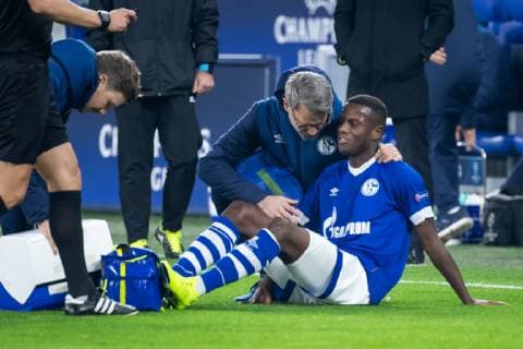 11.12.2018, xkvx, Fussball UEFA Champions League, FC Schalke 04 - Lok Moskau emspor, v.l. Hamza Mendyl (S04 - Schalke 04) muss verletzt ausgewechselt werden (DFL DFB REGULATIONS PROHIBIT ANY USE OF PHOTOGRAPHS as IMAGE SEQUENCES and or QUASI-VIDEO) Gelsenkirchen