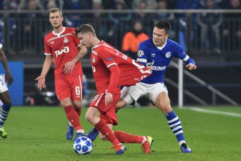 GER, CL, FC Schalke 04 vs Lokomotiv Moskva Lokomotive Moskau 11.12.2018, Veltins-Arena, Gelsenkirchen, GER, CL, FC Schalke 04 vs Lokomotiv Moskva Lokomotive Moskau, DFL regulations prohibit any use of photographs as image sequences and or quasi-video im Bild v. li. im Zweikampf Aleksey Miranchuk ( 59, Lokomotive Moskau Lokomotiv Moskva) Yevhen Konoplyanka ( 11, FC Schalke 04)