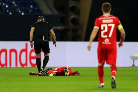 Eder (Lokomotiv Moskau) liegt nach einem Zweikampf am Boden beim Champions League Spiel (Saison 2018 19) FC Schalke 04 - Lokomotive Moskau. Copyright: Thomas Pakusch