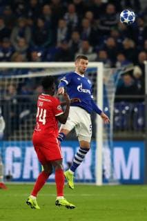 Matija Nastasic (FC Schalke 04) geht zum Kopfball beim Champions League Spiel (Saison 2018 19) FC Schalke 04 - Lokomotive Moskau. Copyright: Thomas Pakusch