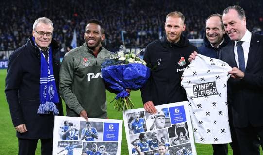 Fußball Champions League Gruppenphase 6. Spieltag FC Schalke 04 - Lokomotive Moskau am 11.12.2018 in der Veltins Arena in Gelsenkirchen Offizielle Verabschiedung Jefferson Farfan ( Moskau ) und Benedikt Höwedes ( Moskau ) DFL Regulations prohibit any use of photographs as image sequences and or quasi video.
