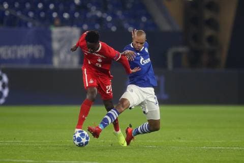 11.12.2018, Fussball, Saison 2018 2019, Champions League, 6. Spieltag - FC Schalke 04 - Lokomotive Moskau v. l. Eder (Lokomotive Moskau), Naldo (FC Schalke 04) Gelsenkirchen Veltins Arena Deutschland