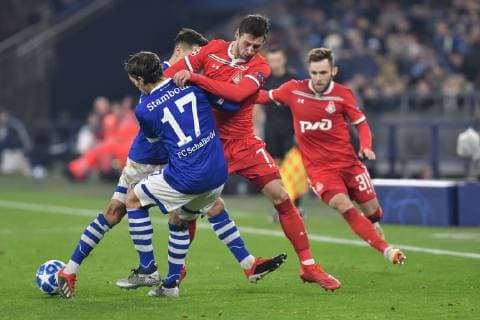 GER, CL, FC Schalke 04 vs Lokomotiv Moskva Lokomotive Moskau 11.12.2018, Veltins-Arena, Gelsenkirchen, GER, CL, FC Schalke 04 vs Lokomotiv Moskva Lokomotive Moskau, DFL regulations prohibit any use of photographs as image sequences and or quasi-video im Bild v. li. im Zweikampf Alessandro Schöpf Schoepf ( 28, FC Schalke 04) Benjamin Stambouli ( 17, FC Schalke 04) Grzegorz Krychowiak ( 7, Lokomotive Moskau Lokomotiv Moskva)