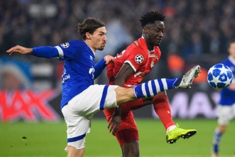 GER, UEFA Champions League, Gruppenphase, Gruppe D, FC Schalke 04 vs. FC Lokomotiv Moskva Moskau 11.12.2018, VELTINS Arena, Gelsenkirchen, Deutschland, GER, UEFA Champions League, Gruppenphase, Gruppe D, FC Schalke 04 vs. FC Lokomotiv Moskva Moskau DFL REGULATIONS PROHIBIT ANY USE OF PHOTOGRAPHS AS IMAGE SEQUENCES AND OR QUASI-VIDEO. im Bild Zweikampf zwischen Benjamin Stambouli ( 17 Schalke) und Eder ( 24 Moskau)