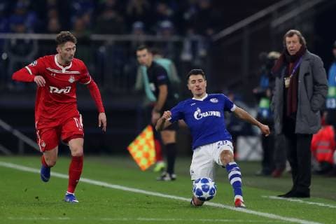 Anton Miranchuk (Lokomotiv Moskau) und Alessandro Andre Schöpf (FC Schalke 04) beim Champions League Spiel (Saison 2018 19) FC Schalke 04 - Lokomotive Moskau. Copyright: Thomas Pakusch