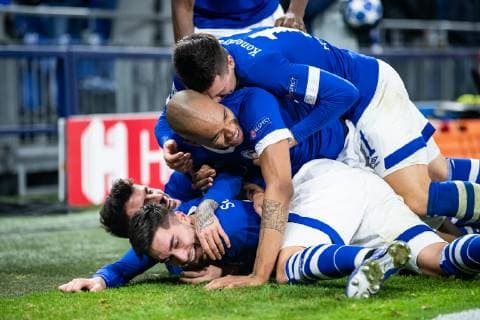 11.12.2018, xkvx, Fussball UEFA Champions League, FC Schalke 04 - Lok Moskau emspor, v.l. Torjubel, Goal celebration, celebrate the goal zum 1:0 durch Alessandro Schoepf (S04 - Schalke 04) (DFL DFB REGULATIONS PROHIBIT ANY USE OF PHOTOGRAPHS as IMAGE SEQUENCES and or QUASI-VIDEO) Gelsenkirchen