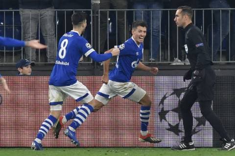 GER, CL, FC Schalke 04 vs Lokomotiv Moskva Lokomotive Moskau 11.12.2018, Veltins-Arena, Gelsenkirchen, GER, CL, FC Schalke 04 vs Lokomotiv Moskva Lokomotive Moskau, DFL regulations prohibit any use of photographs as image sequences and or quasi-video im Bild Alessandro Schöpf Schoepf ( 28, FC Schalke 04) jubelt nach seinem Tor zum 1:0