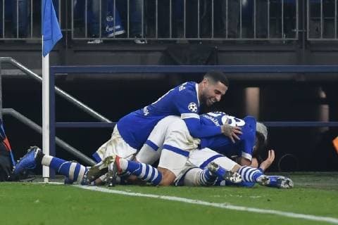 GER, CL, FC Schalke 04 vs Lokomotiv Moskva Lokomotive Moskau 11.12.2018, Veltins-Arena, Gelsenkirchen, GER, CL, FC Schalke 04 vs Lokomotiv Moskva Lokomotive Moskau, DFL regulations prohibit any use of photographs as image sequences and or quasi-video im Bild Alessandro Schöpf Schoepf ( 28, FC Schalke 04) jubelt nach seinem Tor zum 1:0 mit seiner Mannschaft