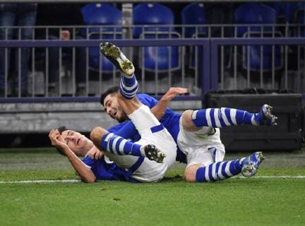 11.12.2018, Fussball, UEFA Champions League, Saison 2018 2019, Vorrunde, 6. Spieltag, FC Schalke 04 - Lokomotive Moskau, Jubel Alessandro Schoepf, Alessandro Schöpf (FC Schalke 04), li., und Suat Serdar (FC Schalke 04)