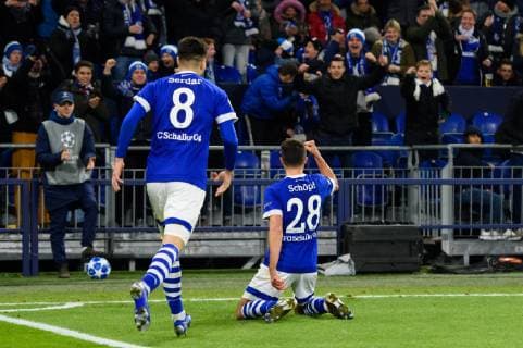 GER, UEFA Champions League, Gruppenphase, Gruppe D, FC Schalke 04 vs. FC Lokomotiv Moskva Moskau 11.12.2018, VELTINS Arena, Gelsenkirchen, Deutschland, GER, UEFA Champions League, Gruppenphase, Gruppe D, FC Schalke 04 vs. FC Lokomotiv Moskva Moskau DFL REGULATIONS PROHIBIT ANY USE OF PHOTOGRAPHS AS IMAGE SEQUENCES AND OR QUASI-VIDEO. im Bild Torjubel Jubel Alessandro Schöpf Schoepf ( 28 Schalke), Suat Serdar ( 8 Schalke) nach 1-0 Schalke
