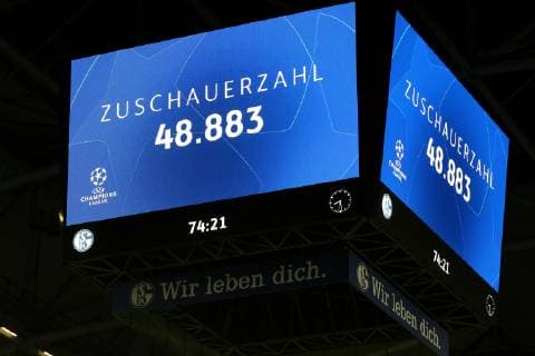 Der Videowürfel zeigt die Zuschauerzahl an beim Champions League Spiel (Saison 2018 19) FC Schalke 04 - Lokomotive Moskau. Copyright: Thomas Pakusch