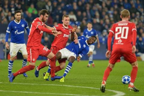 Gelsenkirchen, Germany 11.12.2018, UEFA Champions League - 2018 19 Season, Rueckrunde, Gruppenphase - Gruppe D - 6. Spieltag, FC Schalke 04 - Lok Moskau, Dmitri Barinov (LOK) und Abdul Rahman Baba (S04) im zweikampf ( DeFodi521