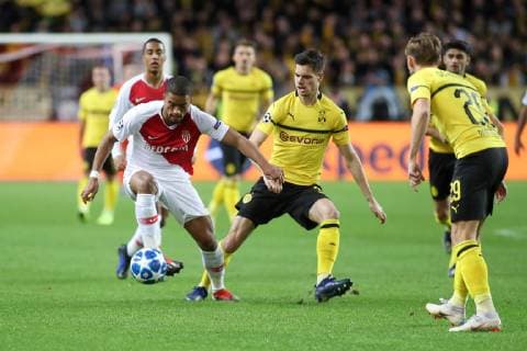 Monaco, 11.12.2018, UEFA Champions League - 2018 19 Season, Gruppenphase - Gruppe A - 6. Spieltag, AS Monaco - Borussia Dortmund, Benjamin Henrichs (Monaco) und Julian Weigl (BVB) im zweikampf, battle for the ball ( DeFodi535