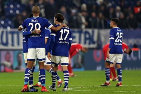 Die Spieler vom FC Schalke 04 nach dem 1:0 Sieg beim Champions League Spiel (Saison 2018 19) FC Schalke 04 - Lokomotive Moskau. Copyright: Thomas Pakusch