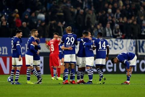 Die Spieler vom FC Schalke 04 nach dem 1:0 Sieg beim Champions League Spiel (Saison 2018 19) FC Schalke 04 - Lokomotive Moskau. Copyright: Thomas Pakusch