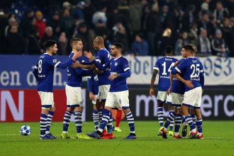Die Spieler vom FC Schalke 04 nach dem 1:0 Sieg beim Champions League Spiel (Saison 2018 19) FC Schalke 04 - Lokomotive Moskau. Copyright: Thomas Pakusch