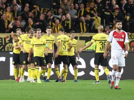 Monaco, 11.12.2018, UEFA Champions League - 2018 19 Season, Gruppenphase - Gruppe A - 6. Spieltag, AS Monaco - Borussia Dortmund, Raphael Guerreiro (Dortmund) celebrates his goal with team mates ( DeFodi535