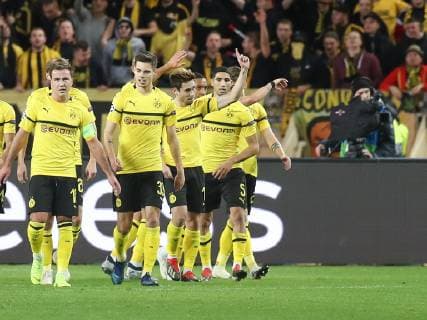 Sport Bilder des Tages Monaco, 11.12.2018, UEFA Champions League - 2018 19 Season, Gruppenphase - Gruppe A - 6. Spieltag, AS Monaco - Borussia Dortmund, Raphael Guerreiro (Dortmund) celebrates his goal with team mates ( DeFodi535