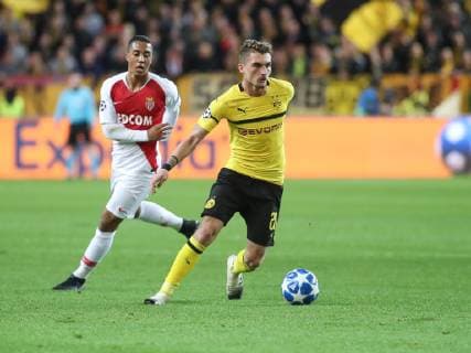 Monaco, 11.12.2018, UEFA Champions League - 2018 19 Season, Gruppenphase - Gruppe A - 6. Spieltag, AS Monaco - Borussia Dortmund, Maximilian Philipp (Dortmund) controls the ball ( DeFodi535