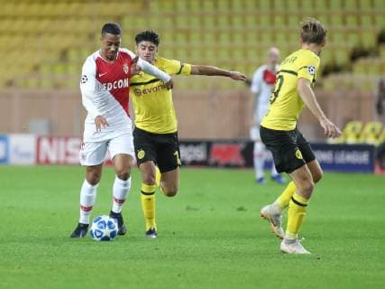 Monaco, 11.12.2018, UEFA Champions League - 2018 19 Season, Gruppenphase - Gruppe A - 6. Spieltag, AS Monaco - Borussia Dortmund, Mahmoud Dahoud (Dortmund) and Youri Tielemans (Monaco) battles for the ball ( DeFodi535