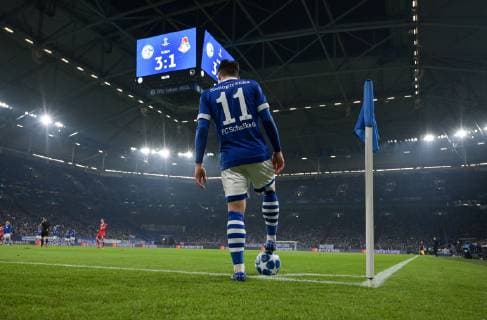 Fußball Champions League Gruppenphase 6. Spieltag FC Schalke 04 - Lokomotive Moskau am 11.12.2018 in der Veltins Arena in Gelsenkirchen Yevhen Konoplyanka ( Schalke ) DFL Regulations prohibit any use of photographs as image sequences and or quasi video.