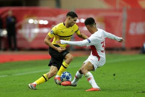 v. li. im Zweikampf Achraf Hakimi (Dortmund) und Sofiane Diop (Monaco) beim Spiel AS Monaco vs. Borussia Dortmund, Fussball, Champions League, 11.12.2018 AS Monaco vs. Borussia Dortmund, Fussball, Champions League, 11.12.2018 Monaco Copyright: xEIBNER MarioxHommesx EP_MHS